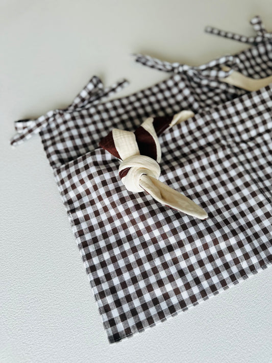 Linen bed pocket - checked better brownie