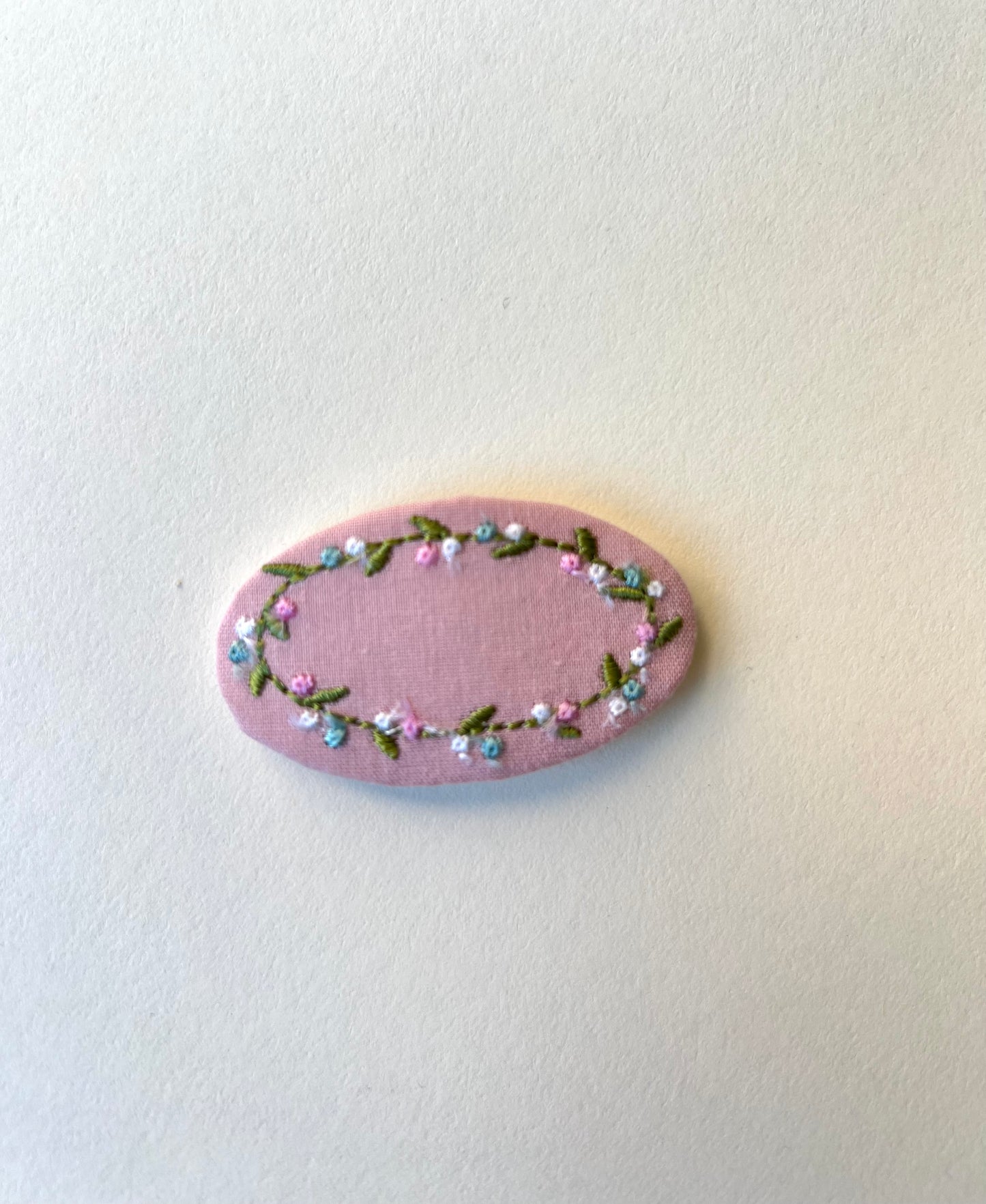 Embroidered hairpin