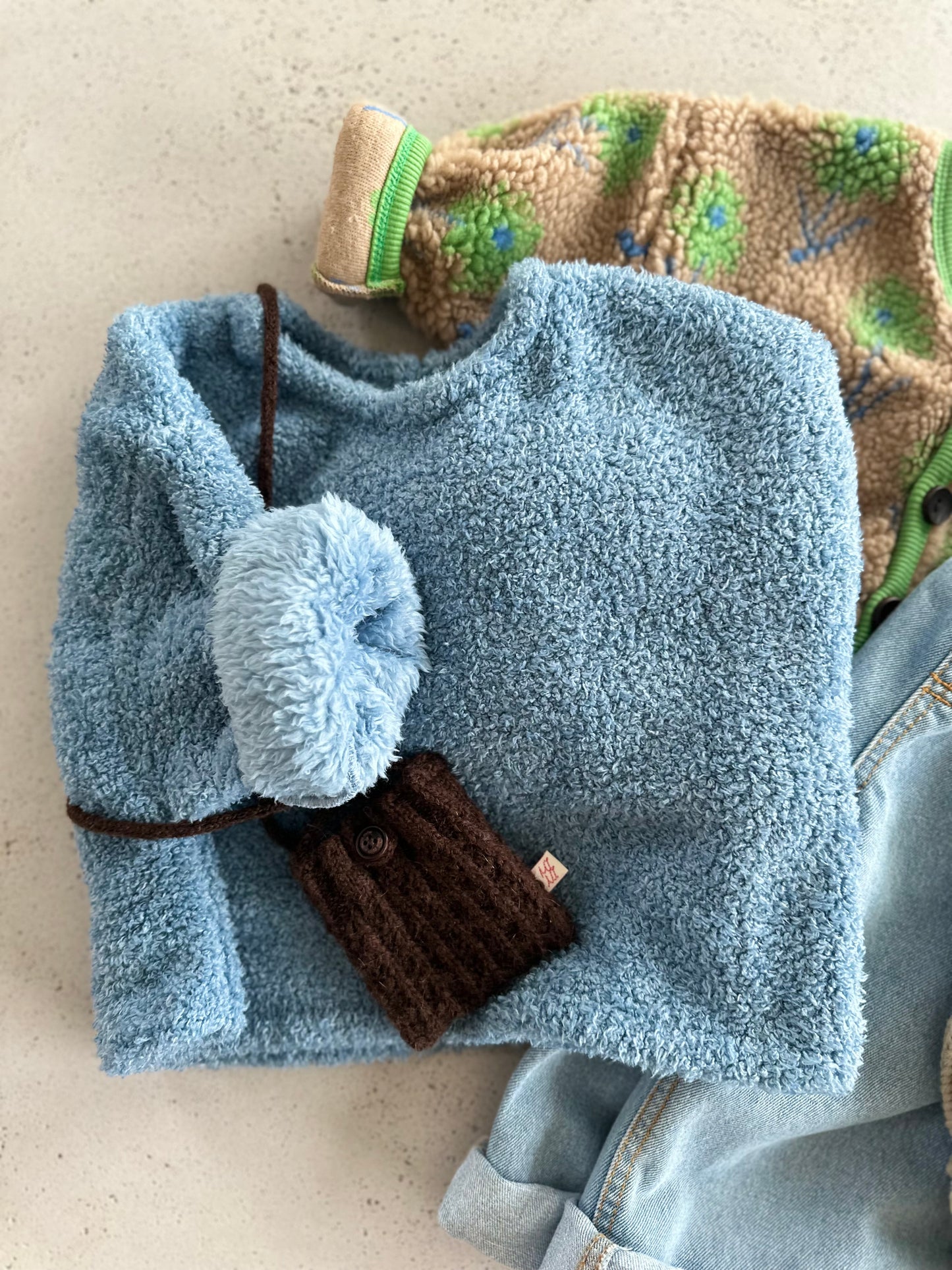 Bong crop fluffy top - sky blue