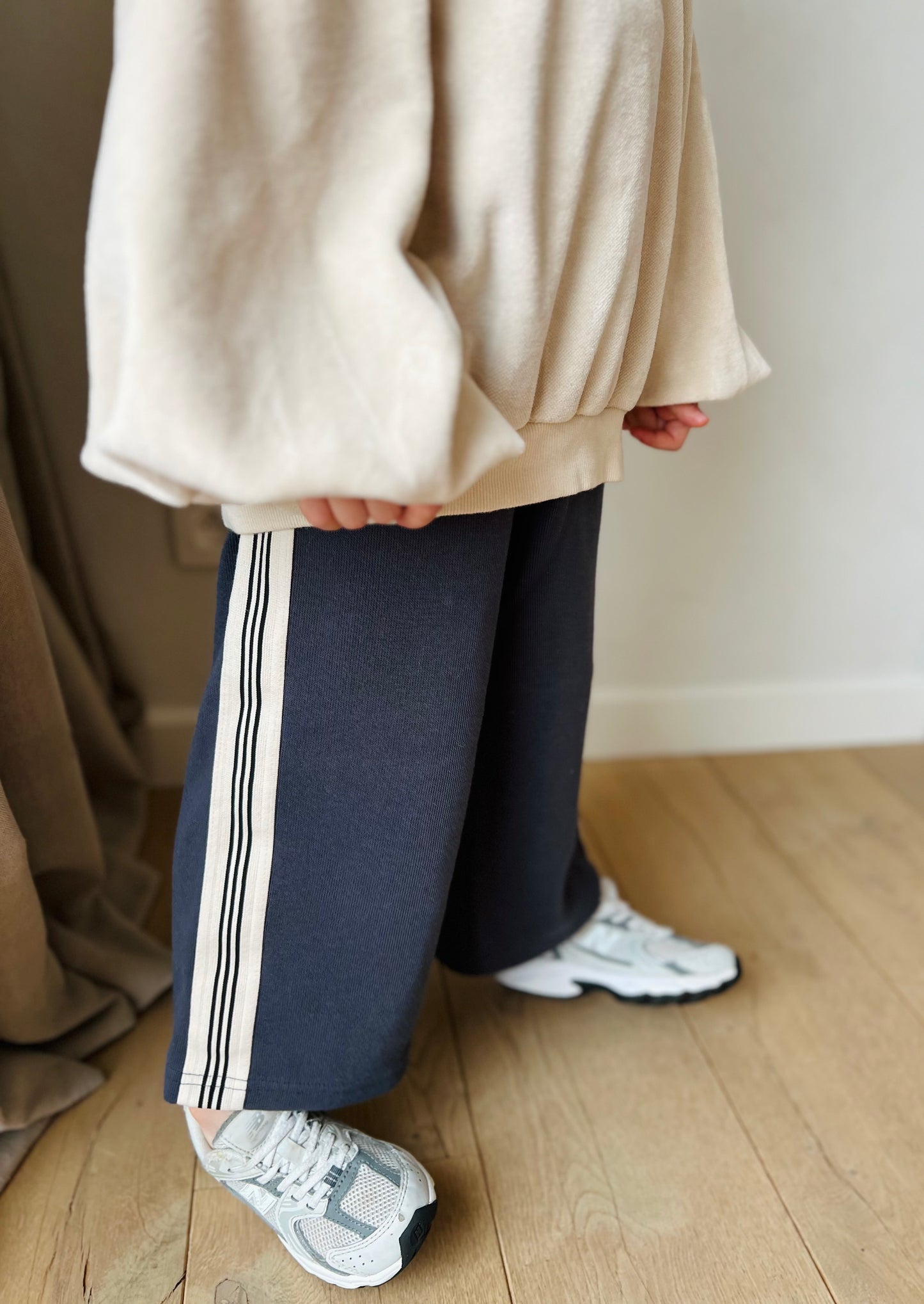 Tape line pants - charcoal/navy