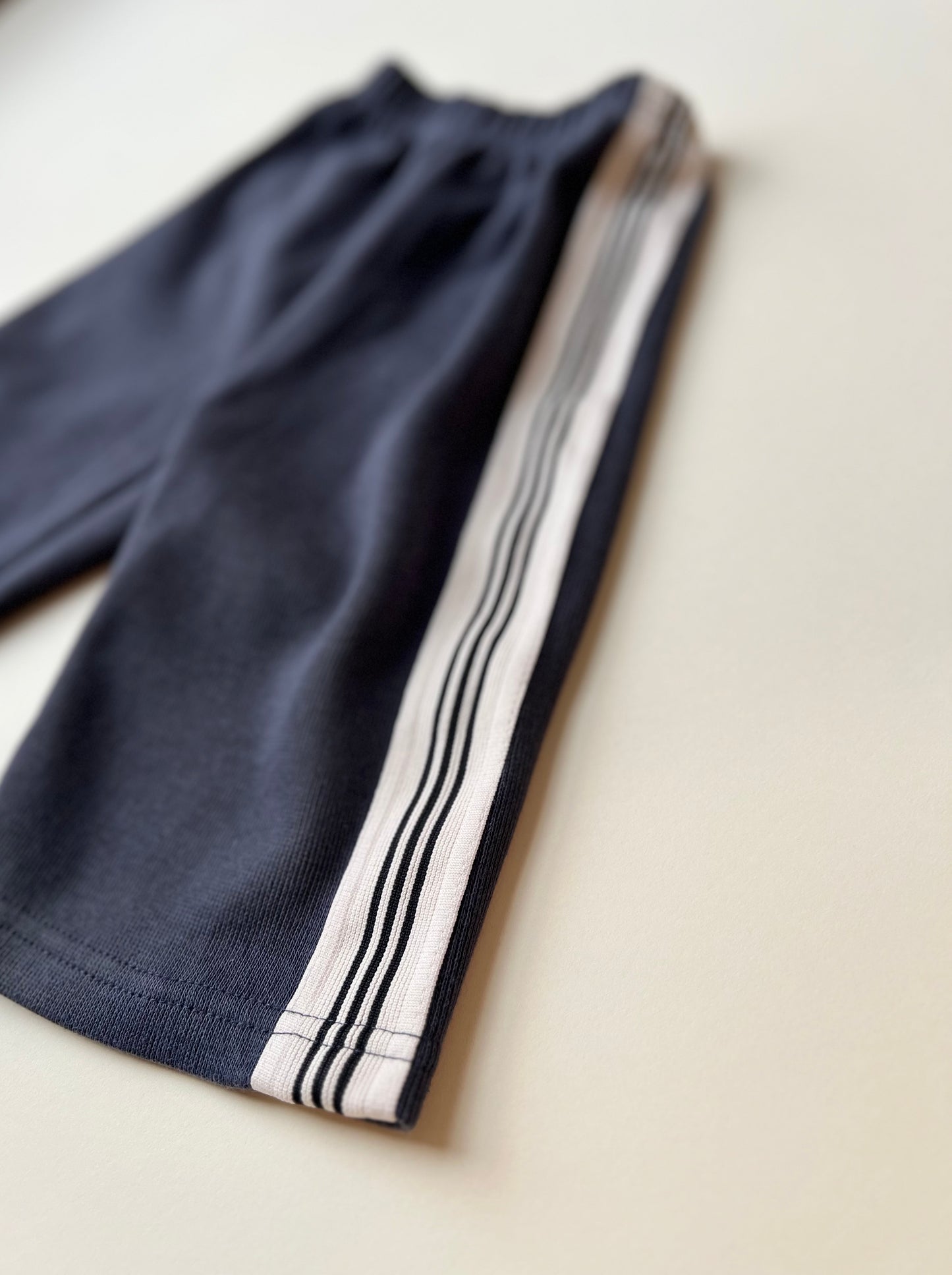 Tape line pants - charcoal/navy