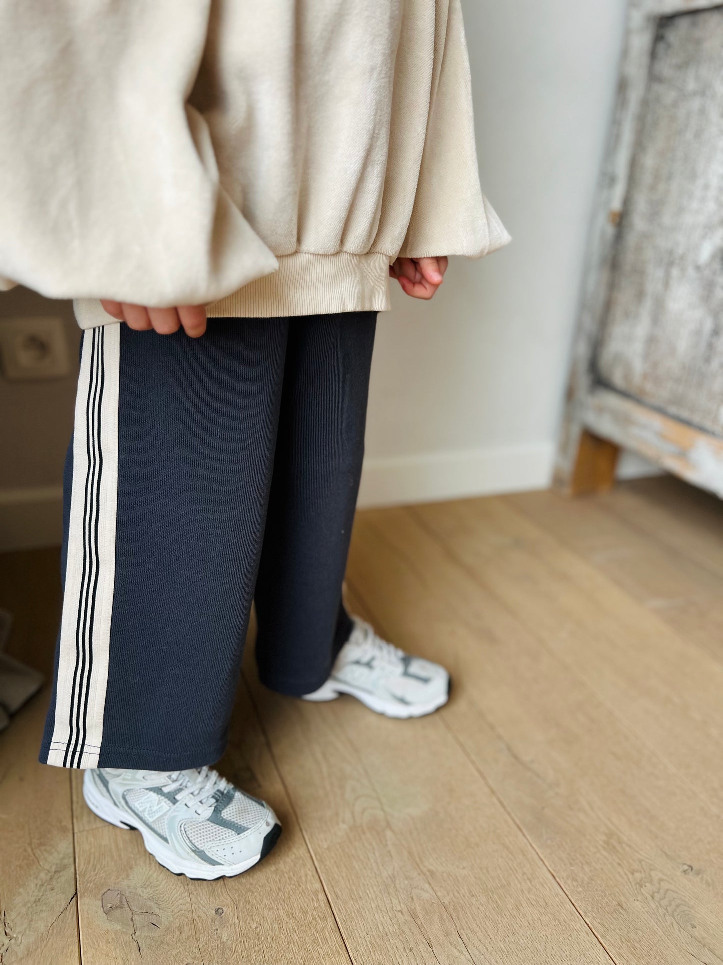 Tape line pants - charcoal/navy