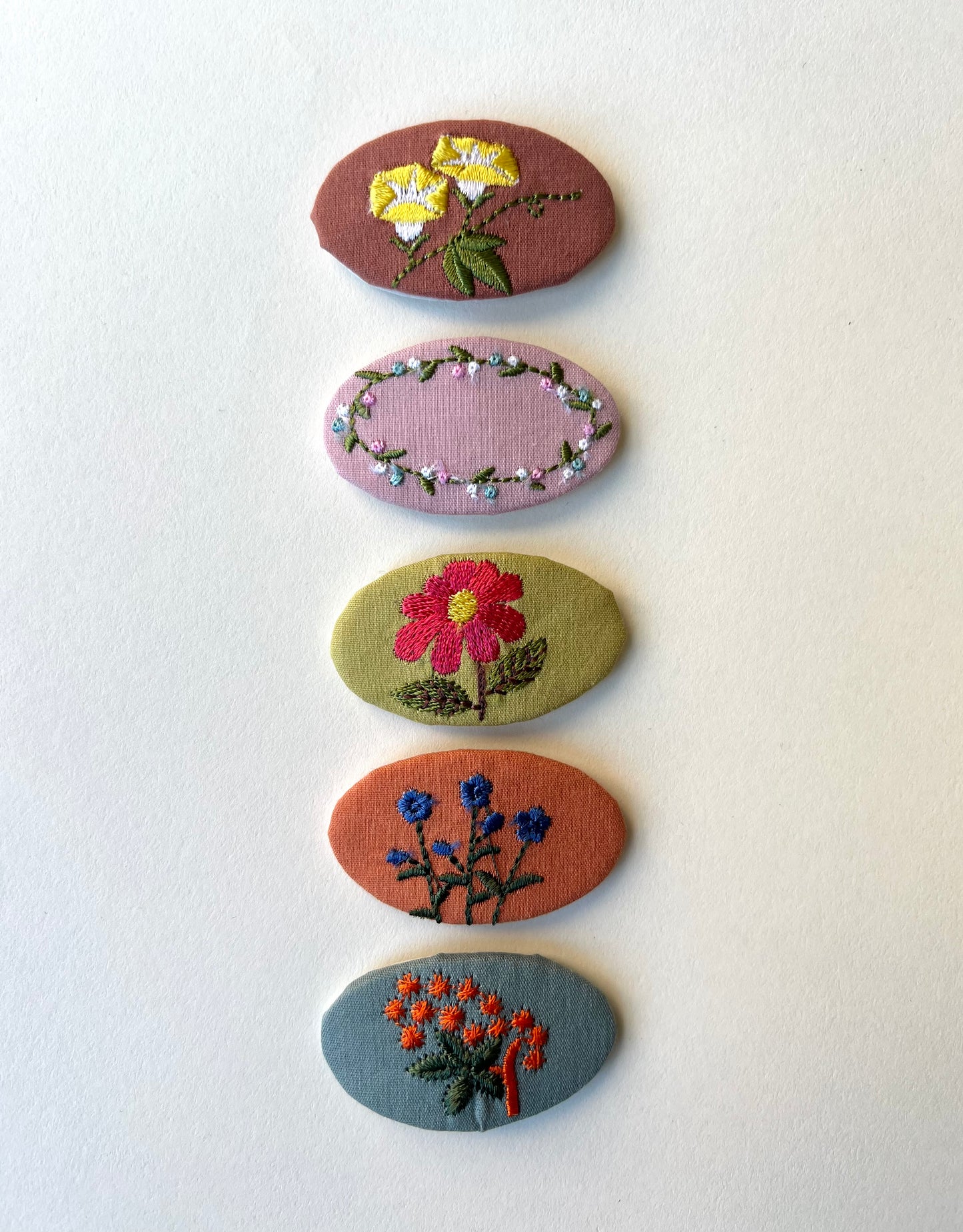 Embroidered hairpin