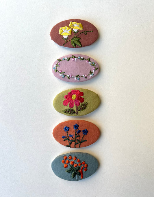 Embroidered hairpin