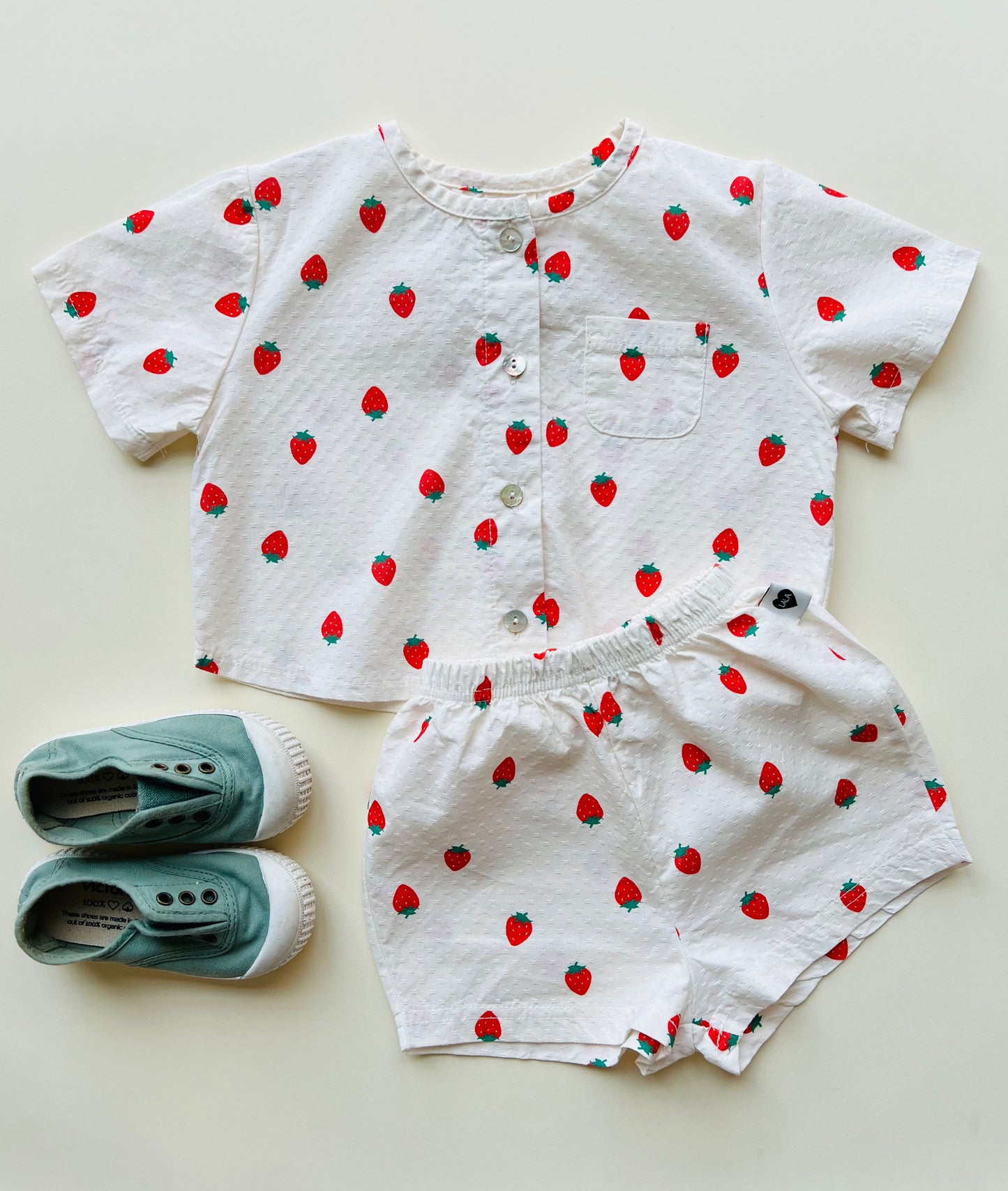 Bebe strawberry shorts - Ivory