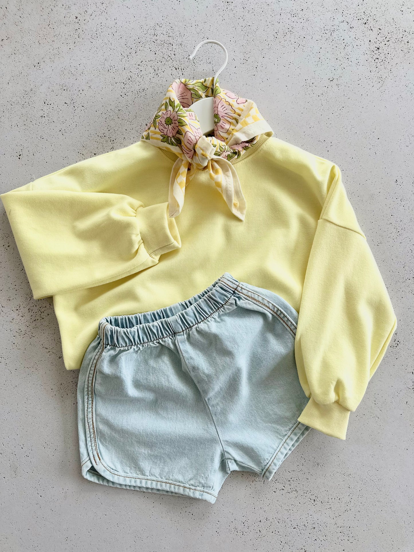 Crayon sweater - lemon yellow