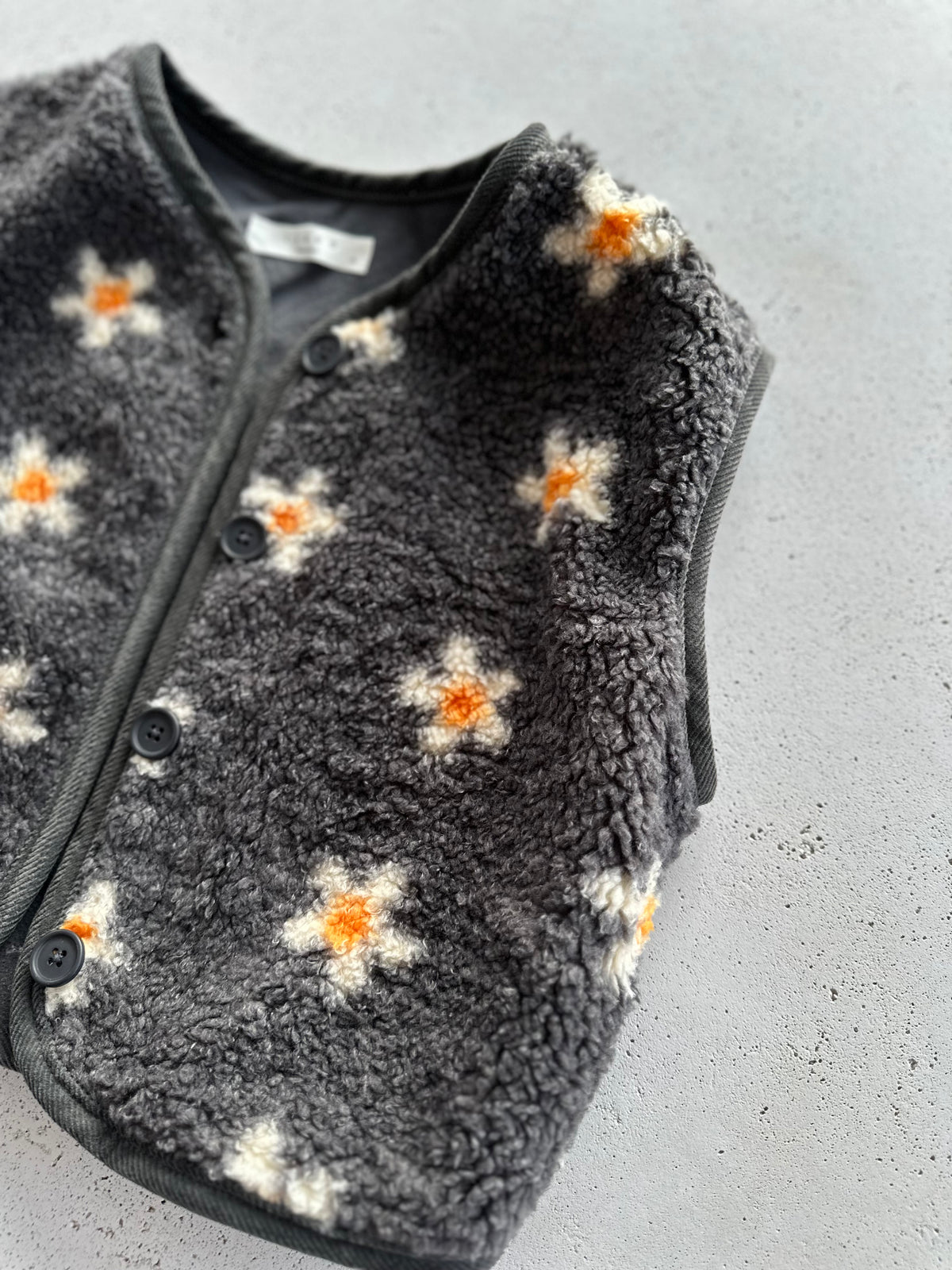 Midnight bloom vest - charcoal