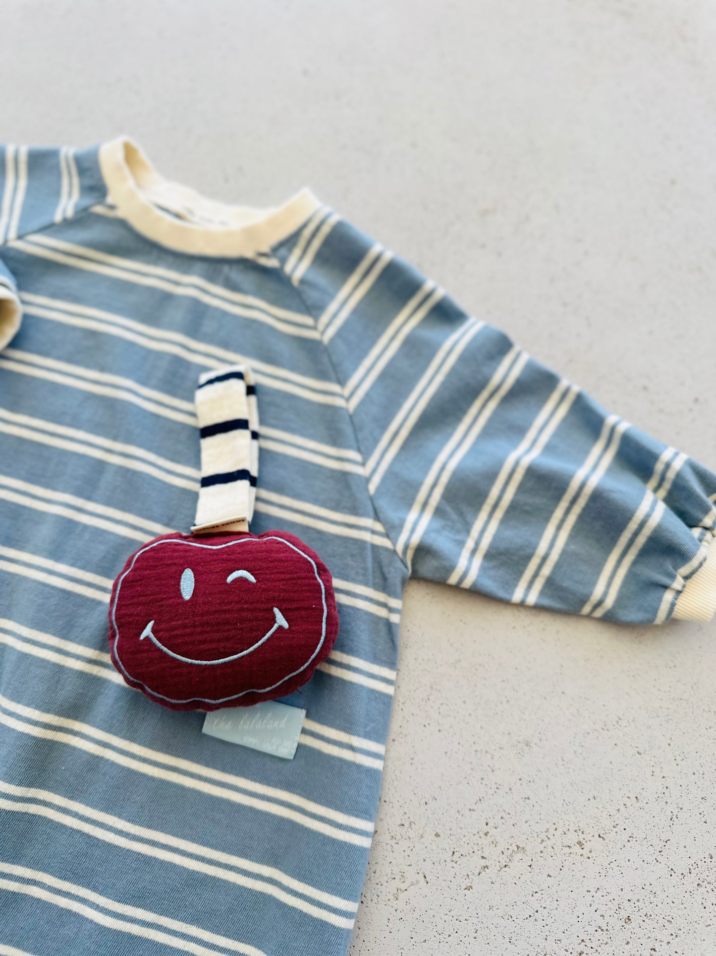 Pacifier cloth pomme - burgundy with navy stripes strap