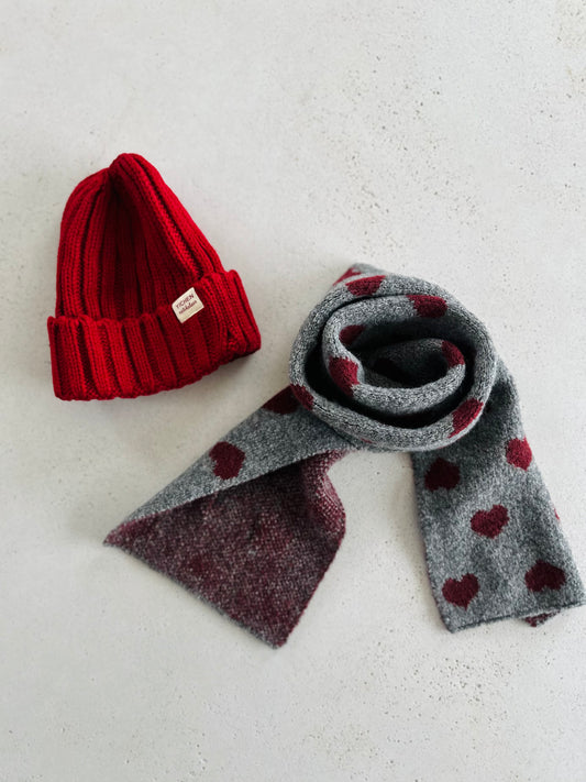 Cozy beanie - red/high blue