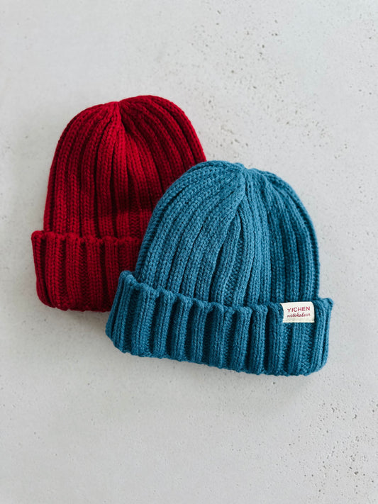 Cozy beanie - red/high blue