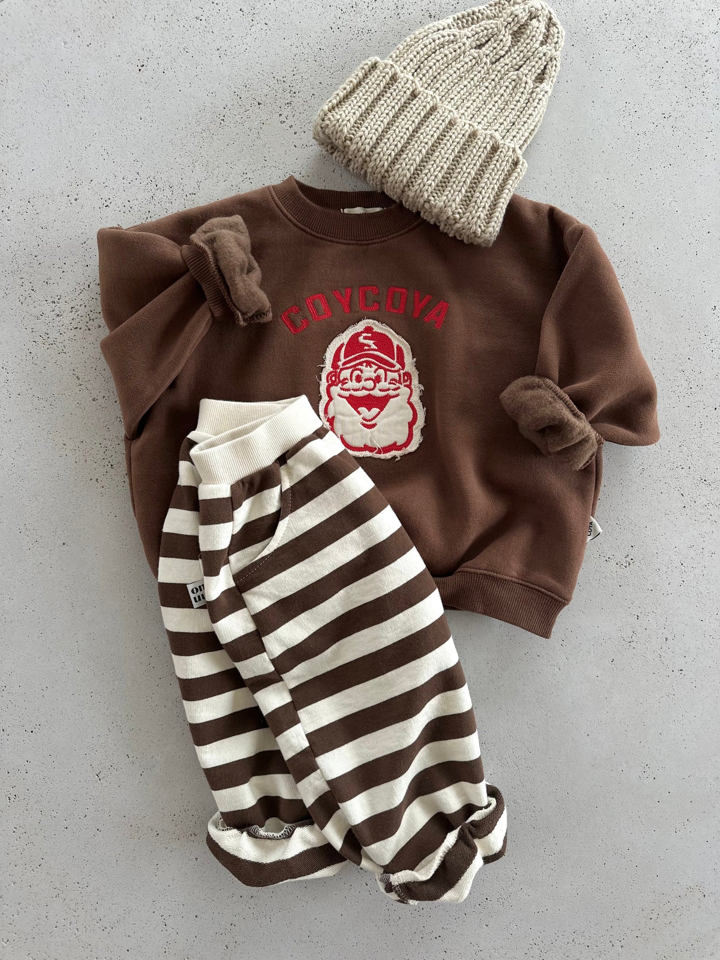 Happy santa sweater - brown