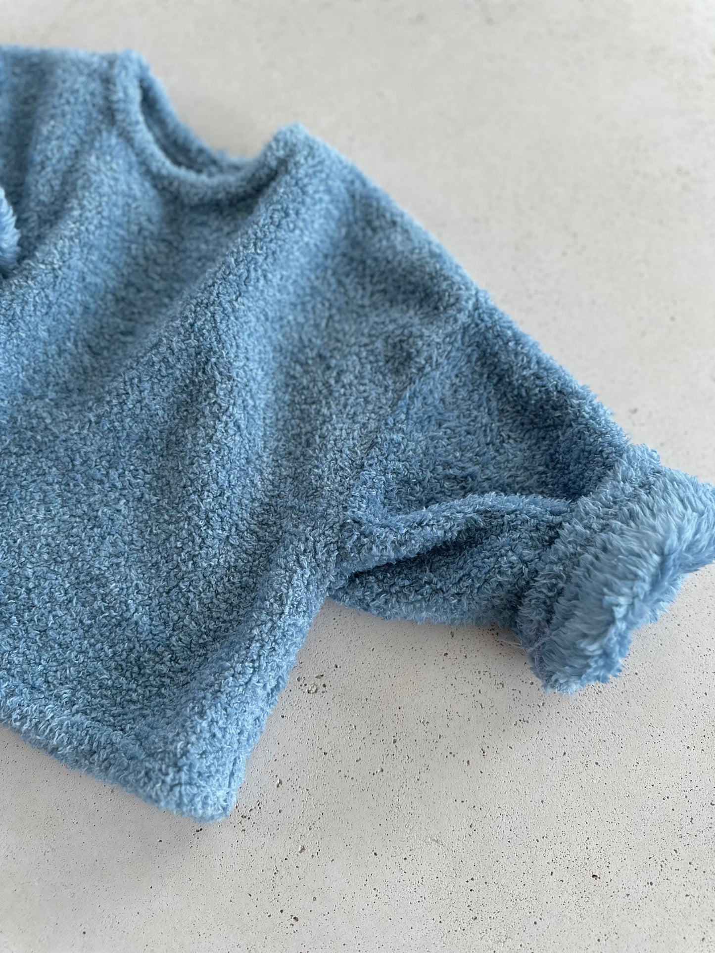 Bong crop fluffy top - sky blue