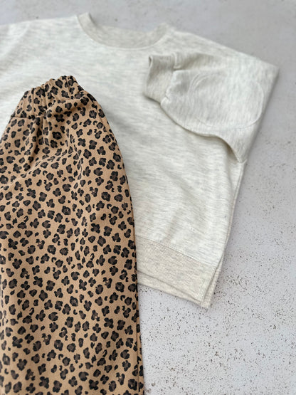 Patch pancake sweater - oatmeal