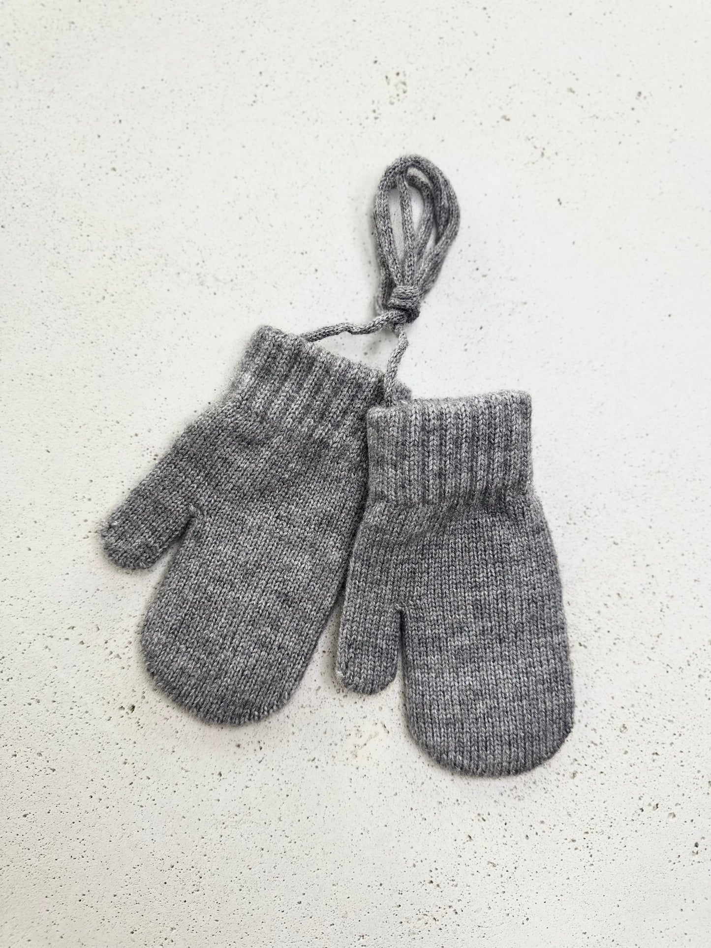 Bunny mittens with cord