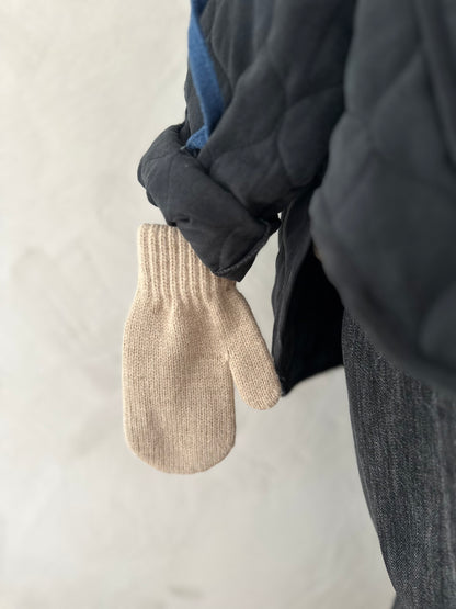 Bunny mittens with cord