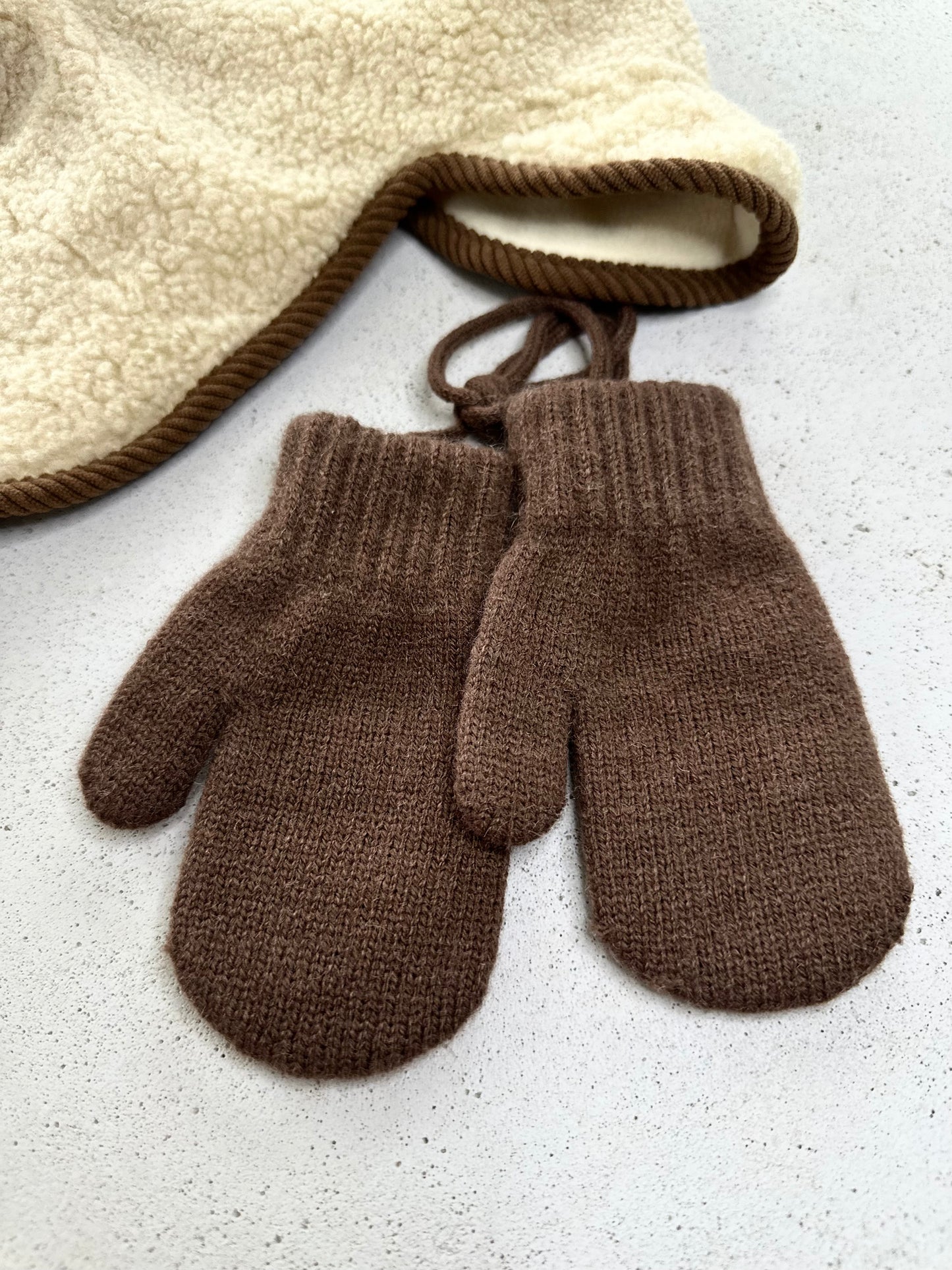 Bunny mittens with cord