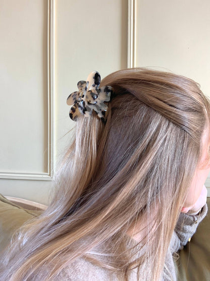 Flower hairclip large - leo